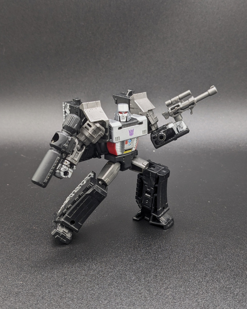 A picture of Kingdom Core class Megatron in robot mode.