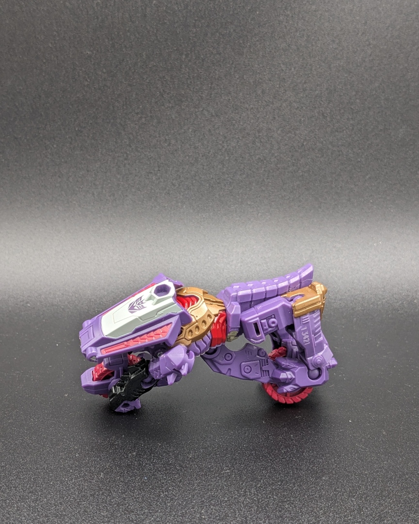 A picture of Iguanus in vehicle mode.