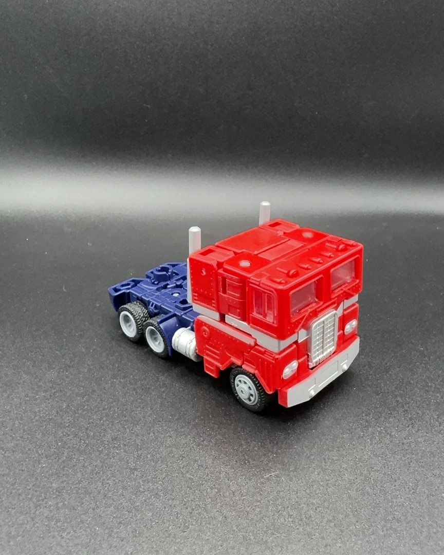 A picture of Legacy: United Nucleous in vehicle mode.